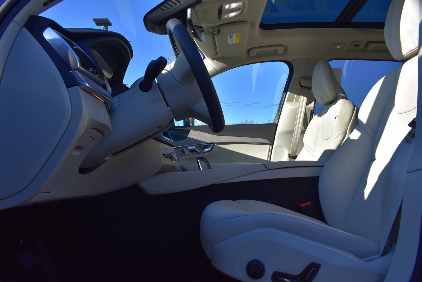 2024 Volvo XC90 Recharge T8 Plus photo 3