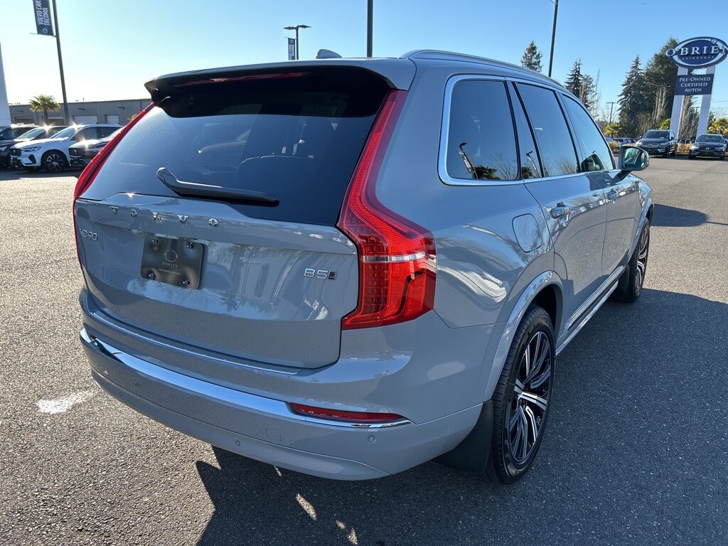 2025 Volvo XC90 B5 Core photo 2