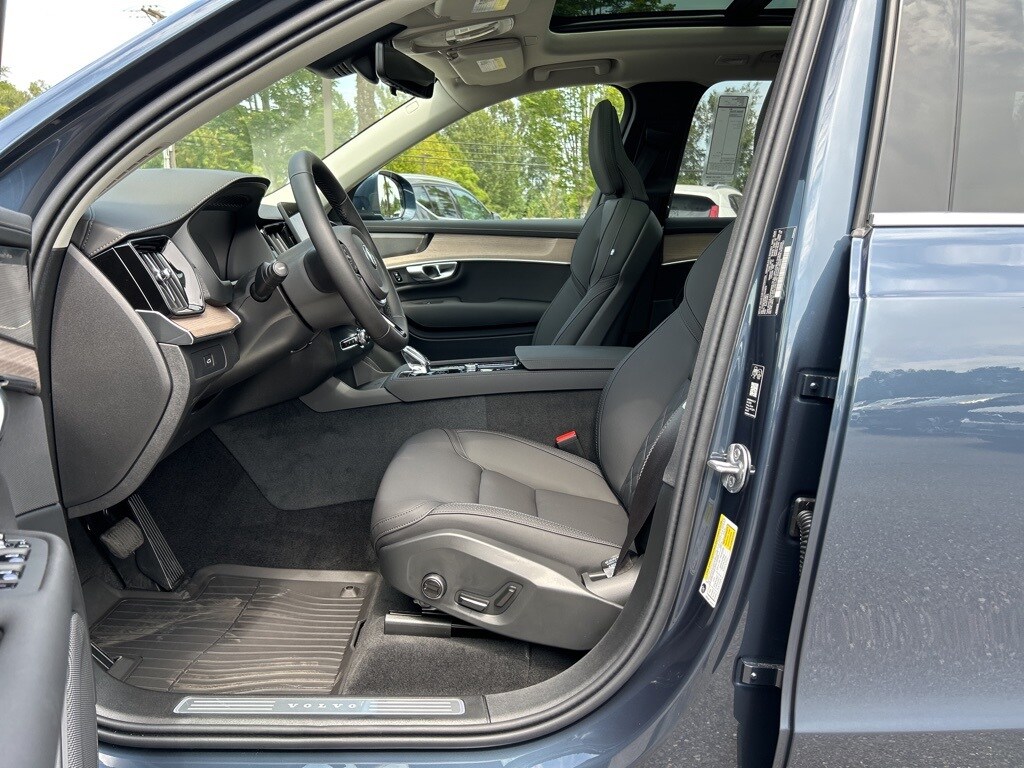 2026 Volvo XC90 B5 Plus photo 4