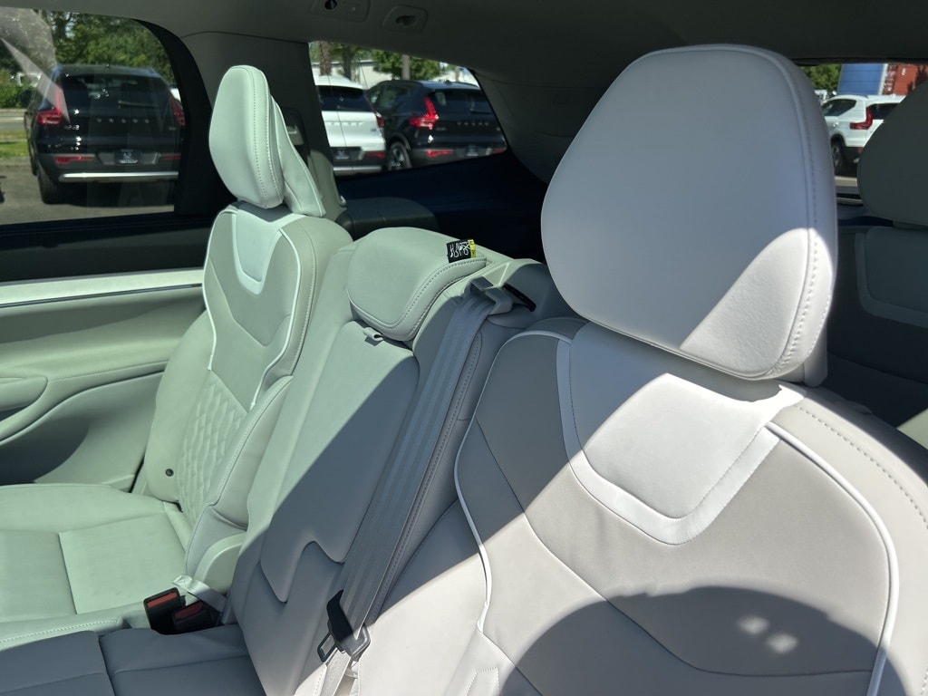 2025 Volvo EX90 Plus - Photo 6