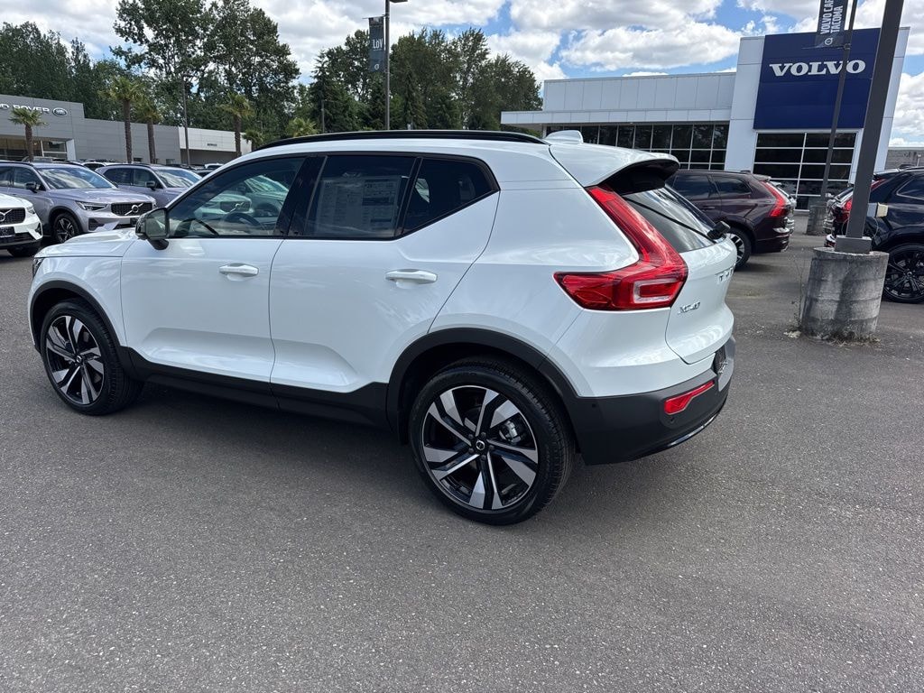 New 2026 Volvo XC40 B5 Plus SUV