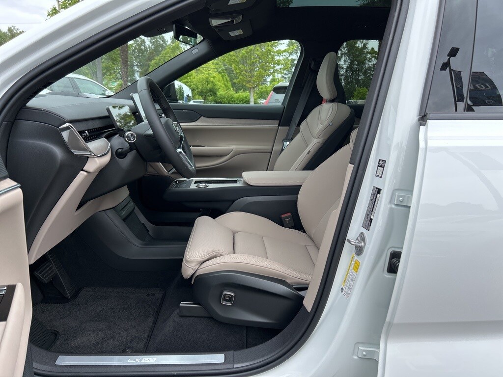 2025 Volvo EX90 Twin Motor Plus photo 4