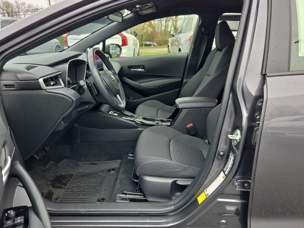 Used 2025 Toyota Corolla Hatchback SE Hatchback