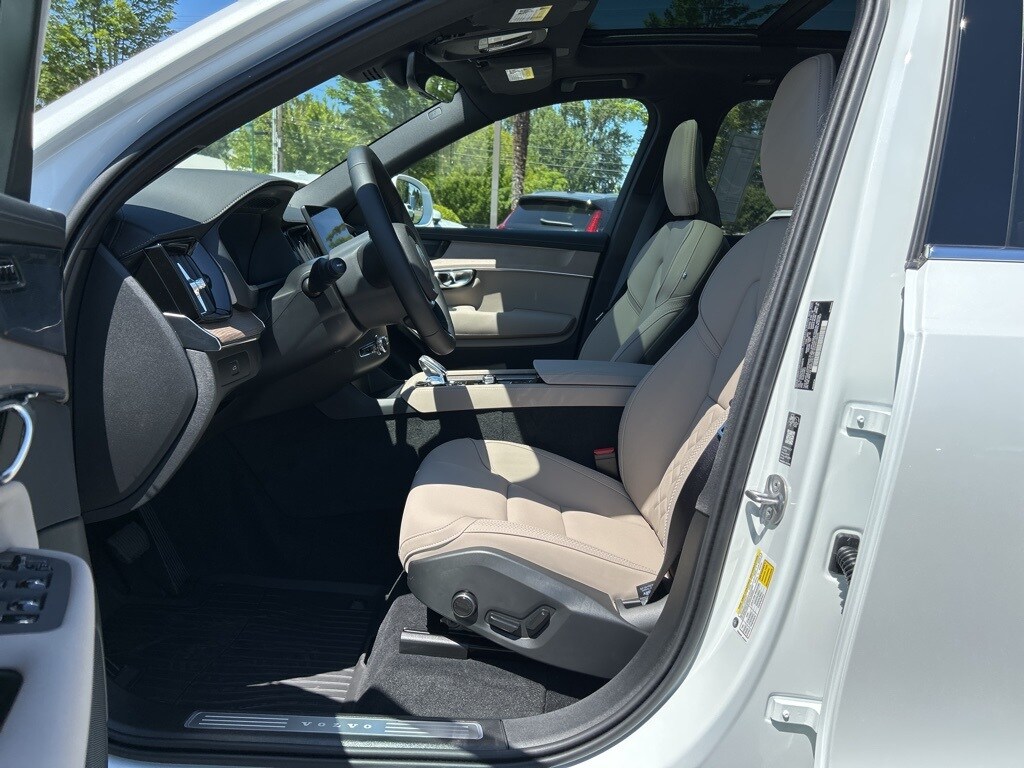 2026 Volvo XC90 Plus photo 4