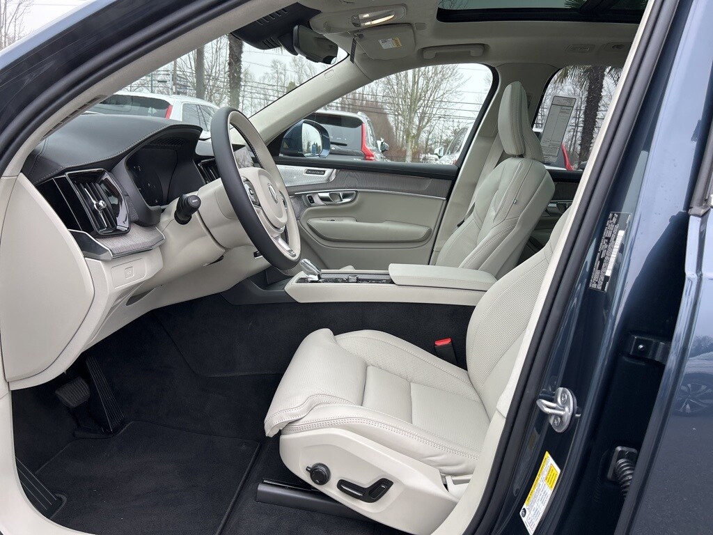 2025 Volvo XC90 photo 4