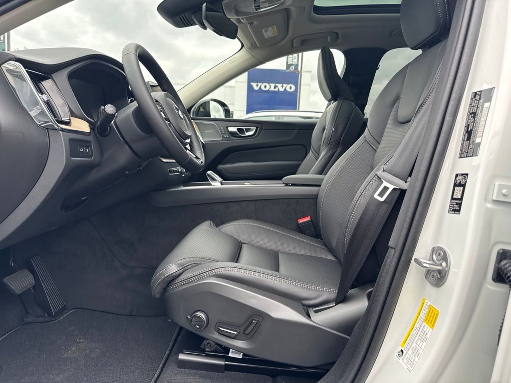 New 2026 Volvo XC60 plug-in hybrid T8 Ultra SUV
