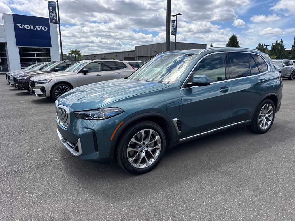 2025 BMW X5 xDrive50e's photo