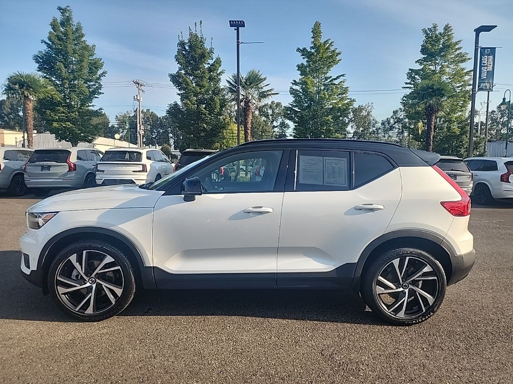 Used 2022 Volvo XC40 R-Design SUV