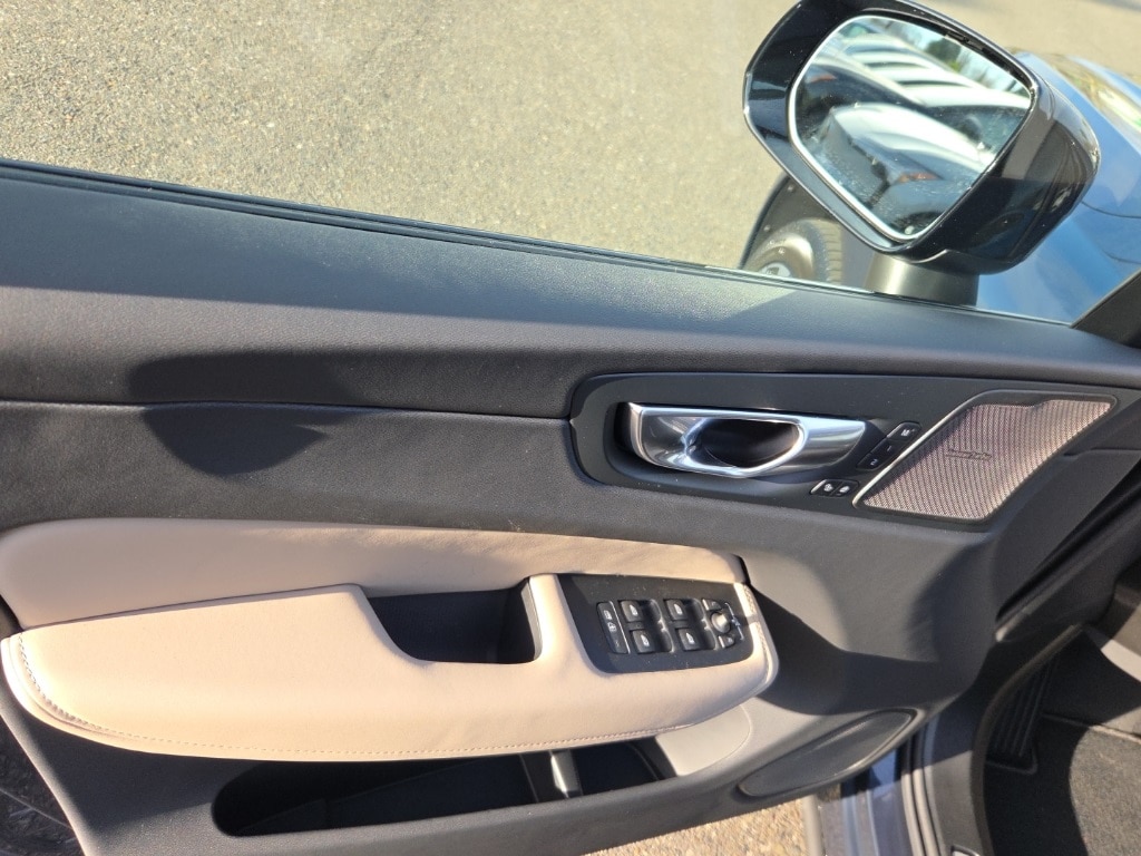 New 2026 Volvo XC60 B5 Plus SUV