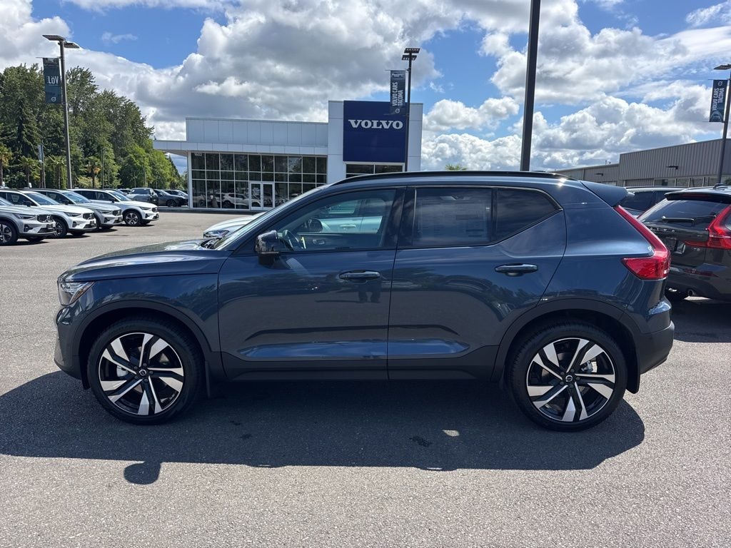 New 2026 Volvo XC40 B5 Plus SUV