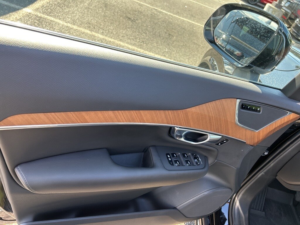 2025 Volvo XC90 Plus photo 3