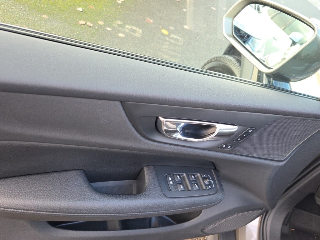 2020 Volvo V60 Cross Country T5 photo 3