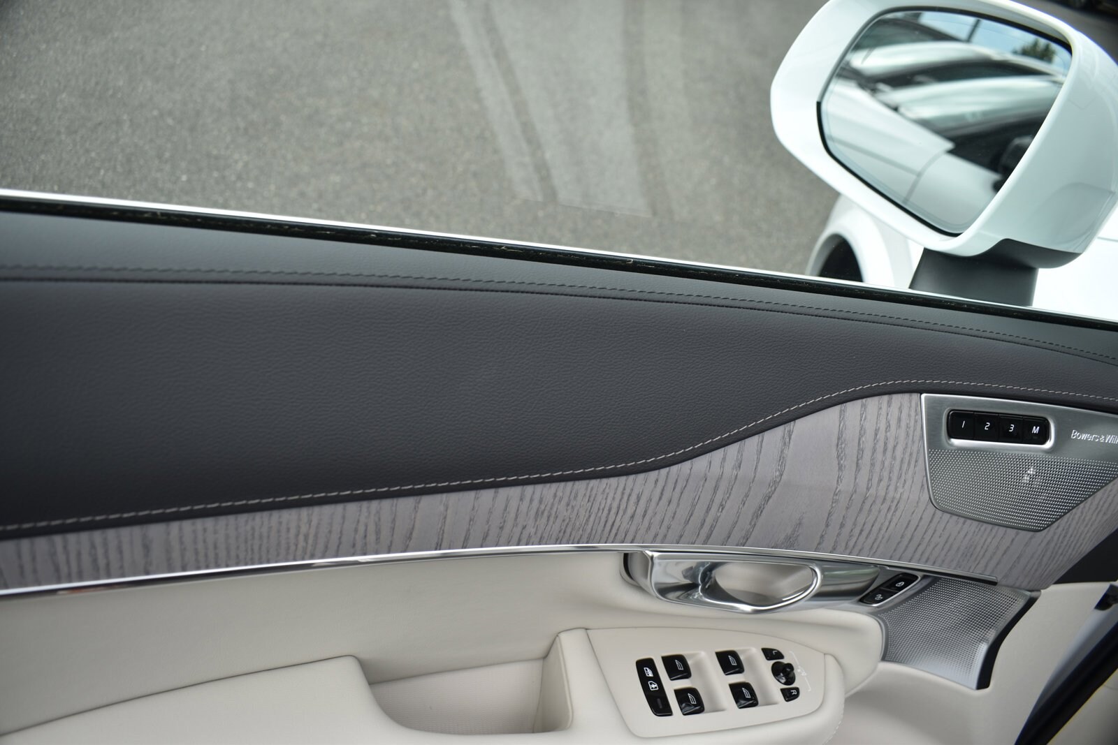 2025 Volvo XC90 photo 3
