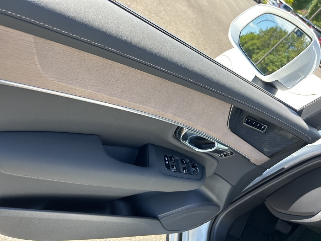 New 2025 Volvo XC90 plug-in hybrid T8 (2025.5) Plus 7-Seater SUV