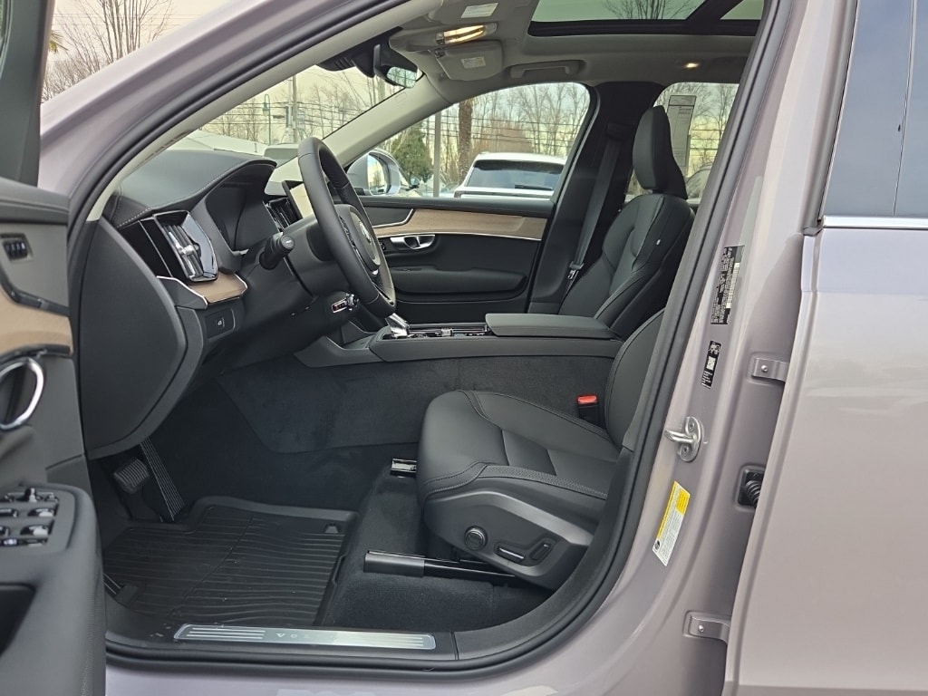 New 2026 Volvo XC90 B5 Core SUV