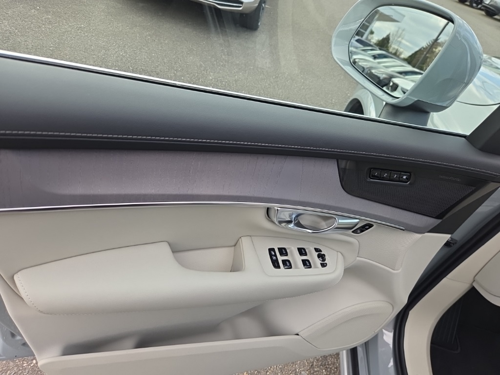 New 2026 Volvo XC90 plug-in hybrid T8 Ultra 7-Seater SUV