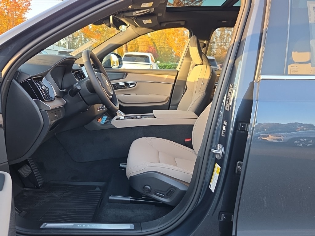 New 2026 Volvo XC90 B6 Plus 7-Seater SUV