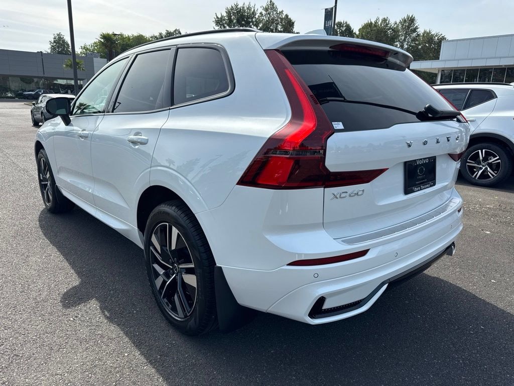 New 2026 Volvo XC60 B5 Core SUV