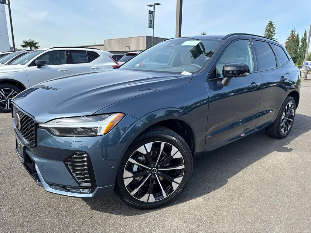 2026 Volvo XC60 B5 Plus Dark AWD's photo