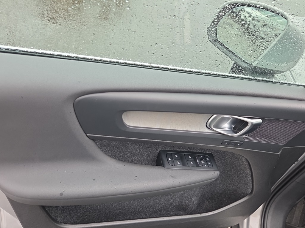 Certified 2025 Volvo XC40 B5 Plus Bright Theme SUV