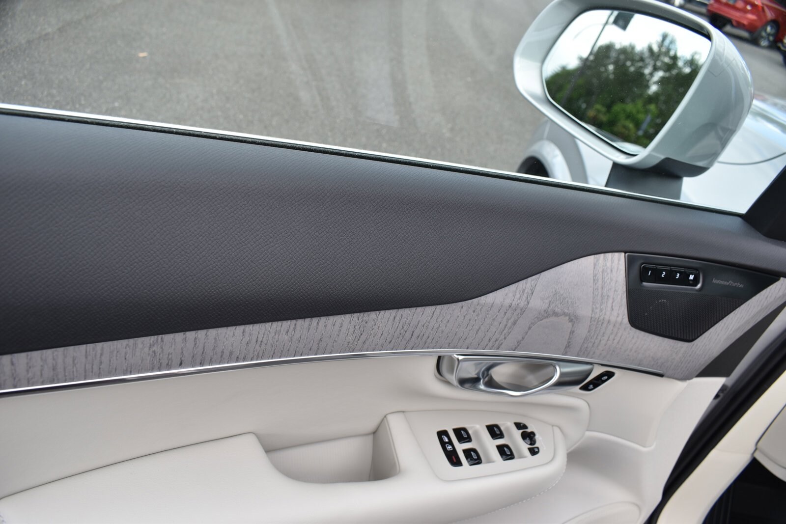 2024 Volvo XC90 Recharge T8 Plus photo 3
