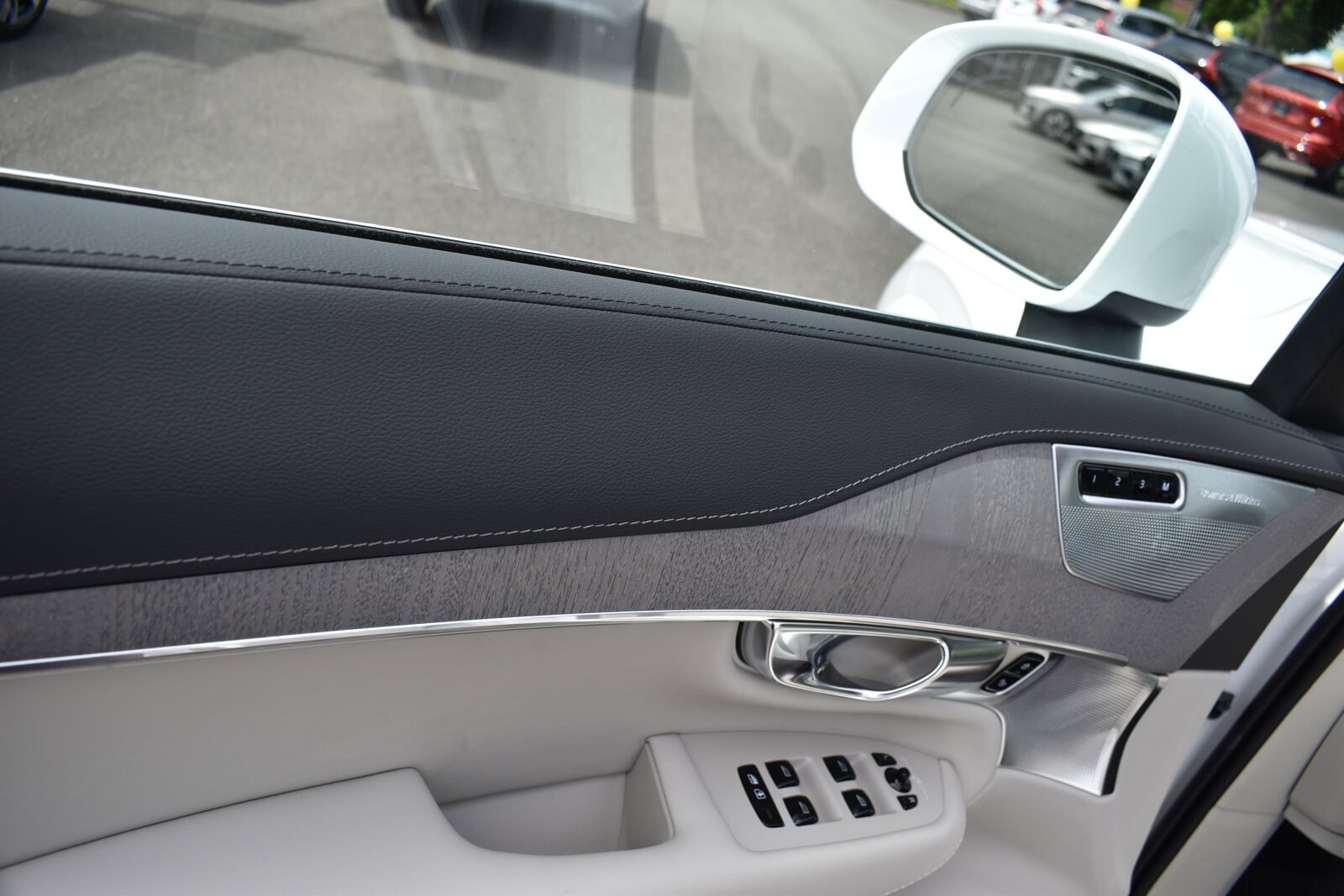 2024 Volvo XC90 Ultimate photo 3