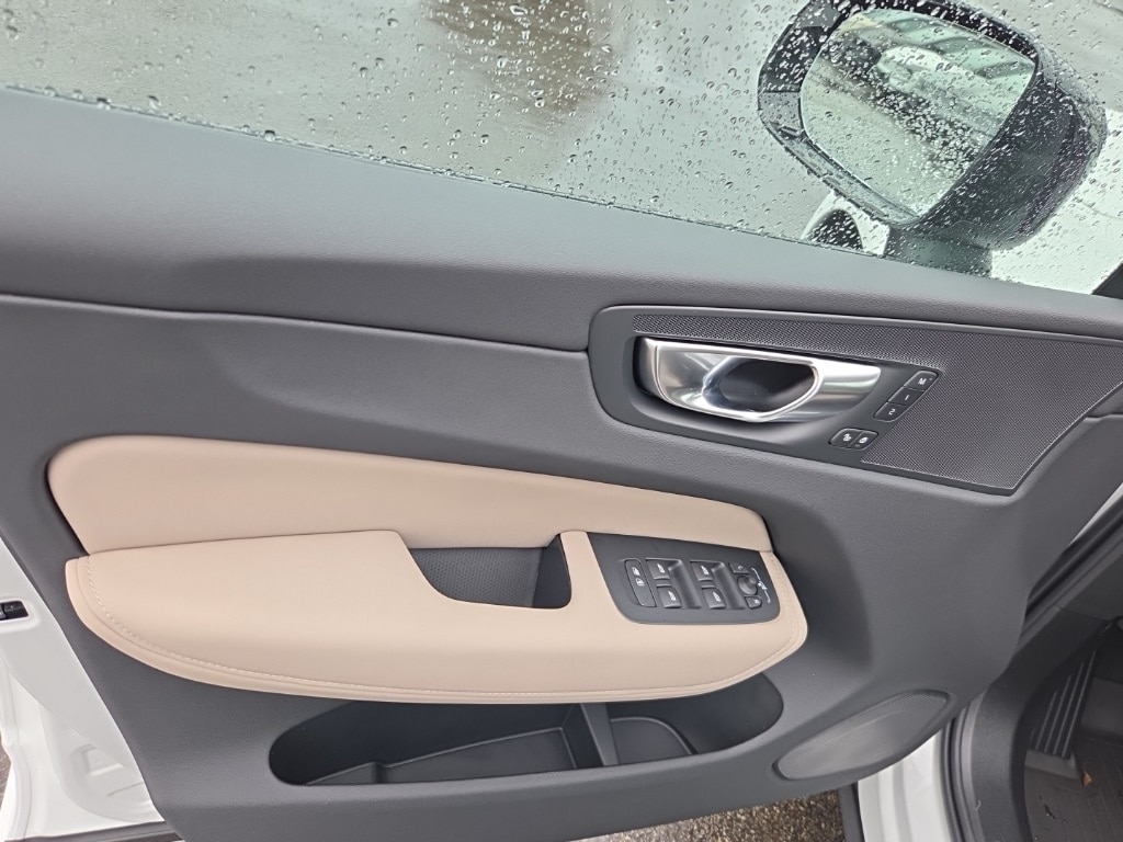 New 2026 Volvo XC60 B5 Core SUV