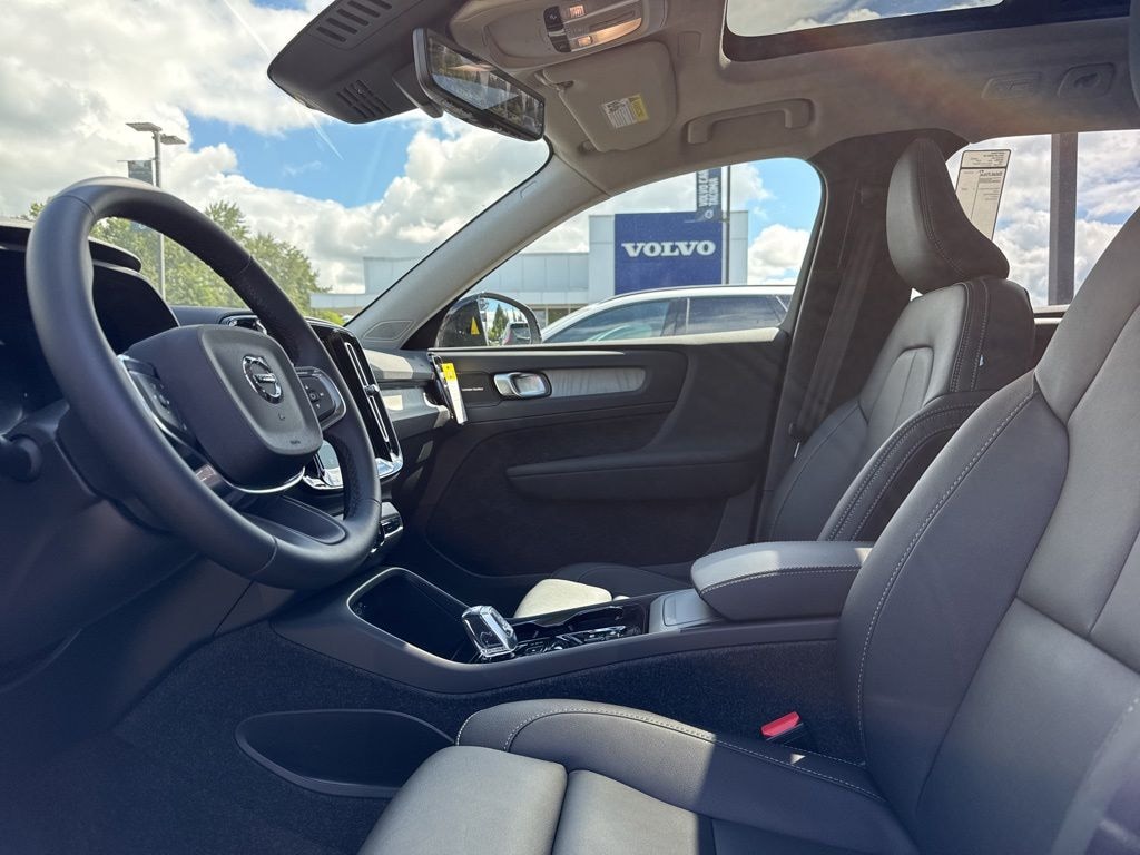 New 2026 Volvo XC40 B5 Plus SUV