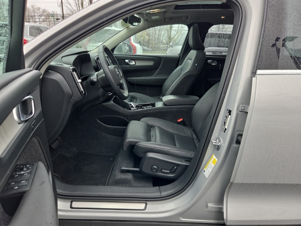 Certified 2025 Volvo XC40 B5 Plus Bright Theme SUV