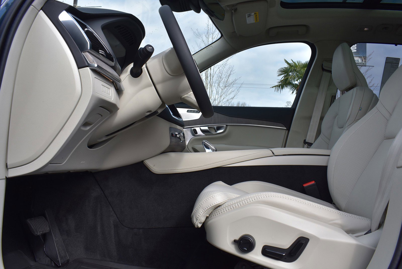 2024 Volvo XC90 T8 Ultimate photo 4