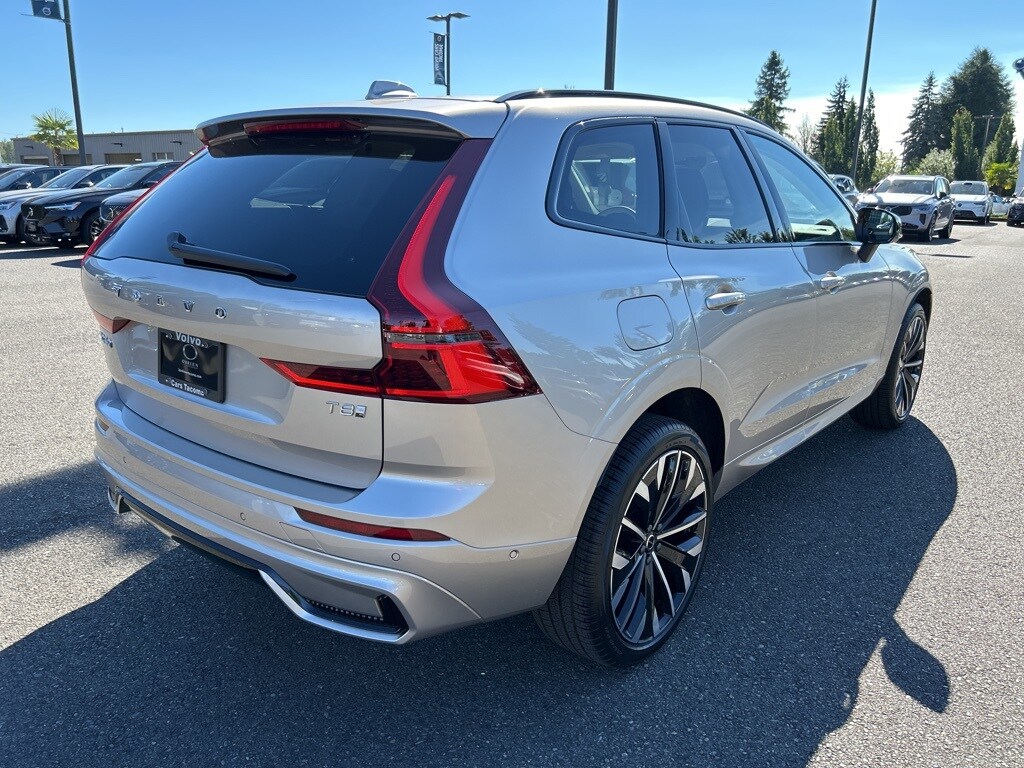 2026 Volvo XC60 T8 photo 2