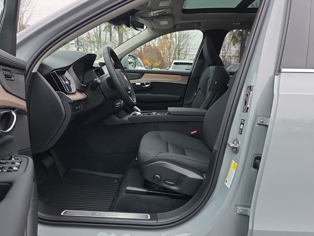 New 2026 Volvo XC90 plug-in hybrid T8 Plus 7-Seater SUV