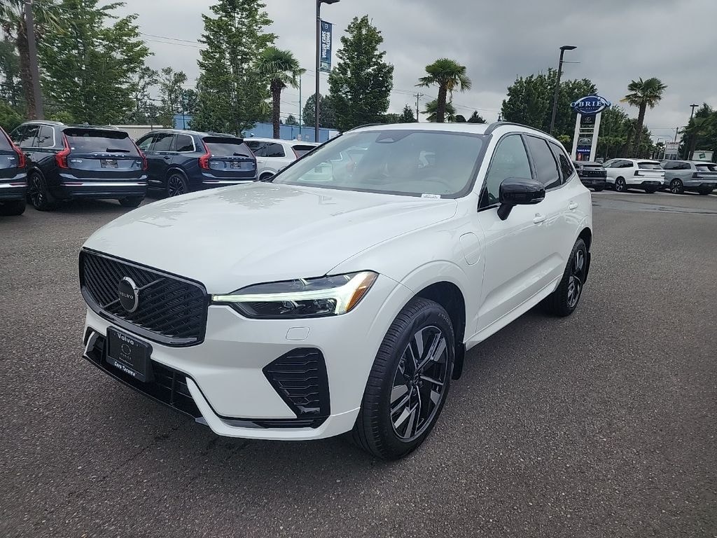 New 2026 Volvo XC60 plug-in hybrid T8 Core SUV