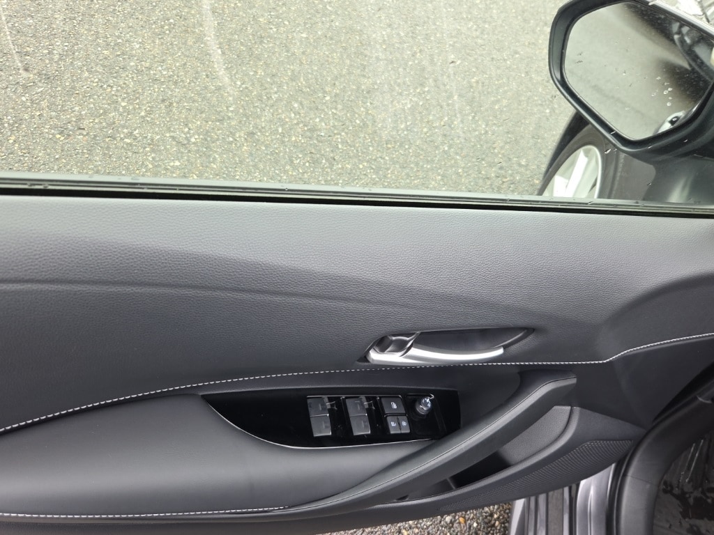 Used 2025 Toyota Corolla Hatchback SE Hatchback