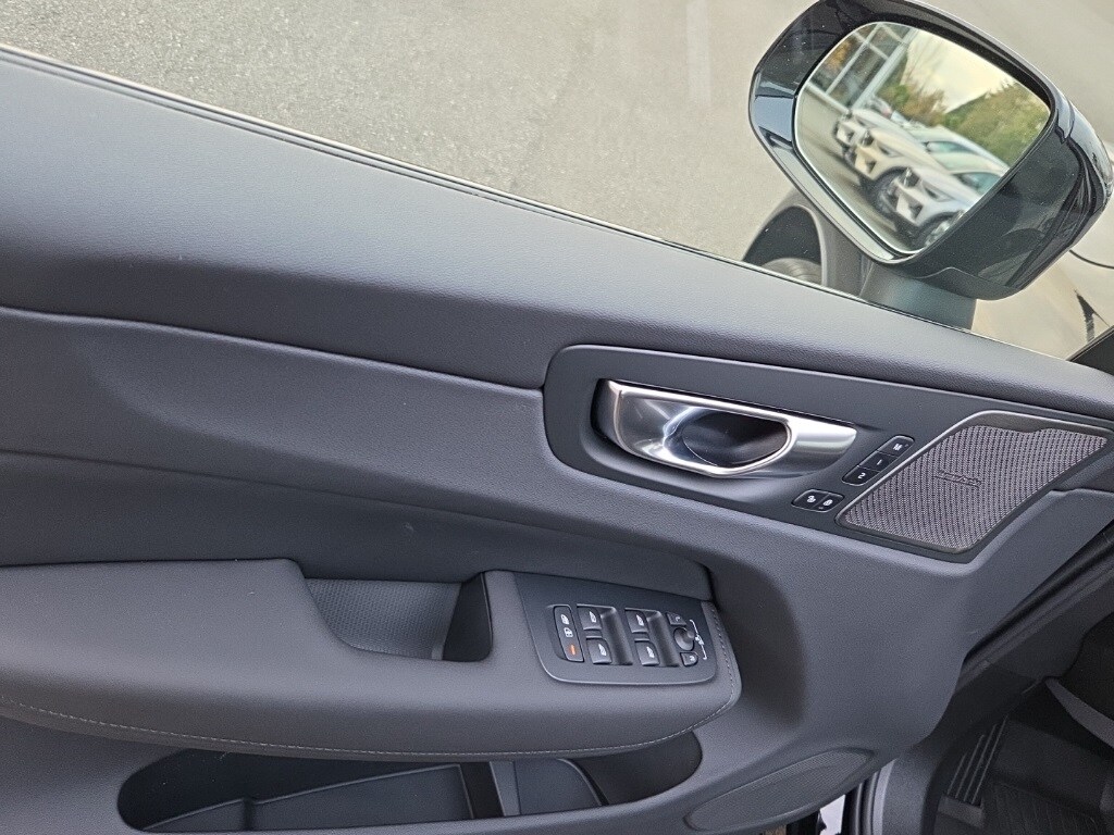 New 2026 Volvo XC60 B5 Ultra SUV