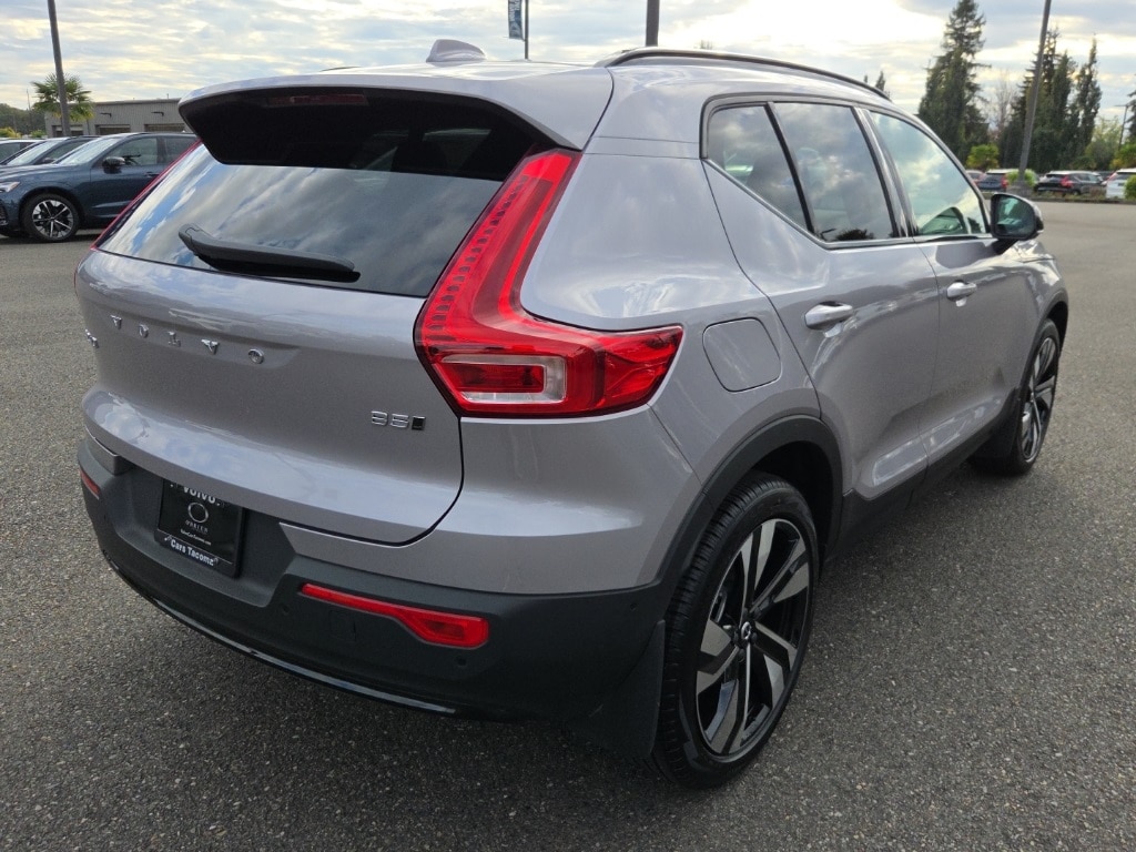 New 2026 Volvo XC40 B5 Ultra SUV