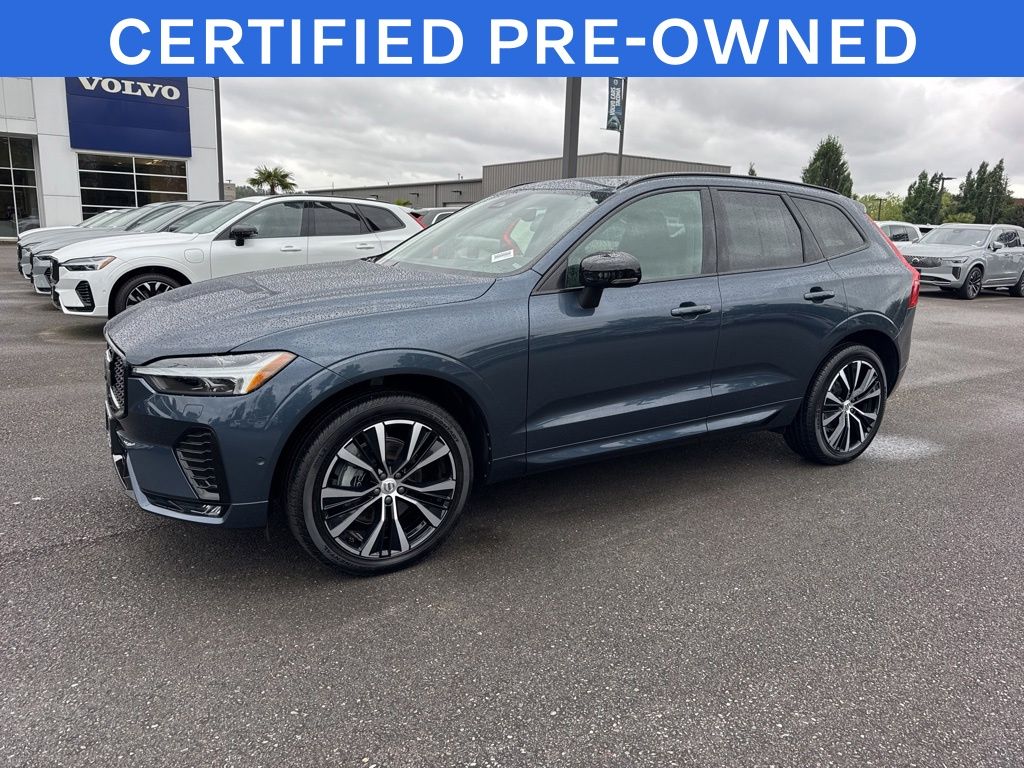 2024 Volvo XC60 B5 Plus Dark Theme AWD's photo