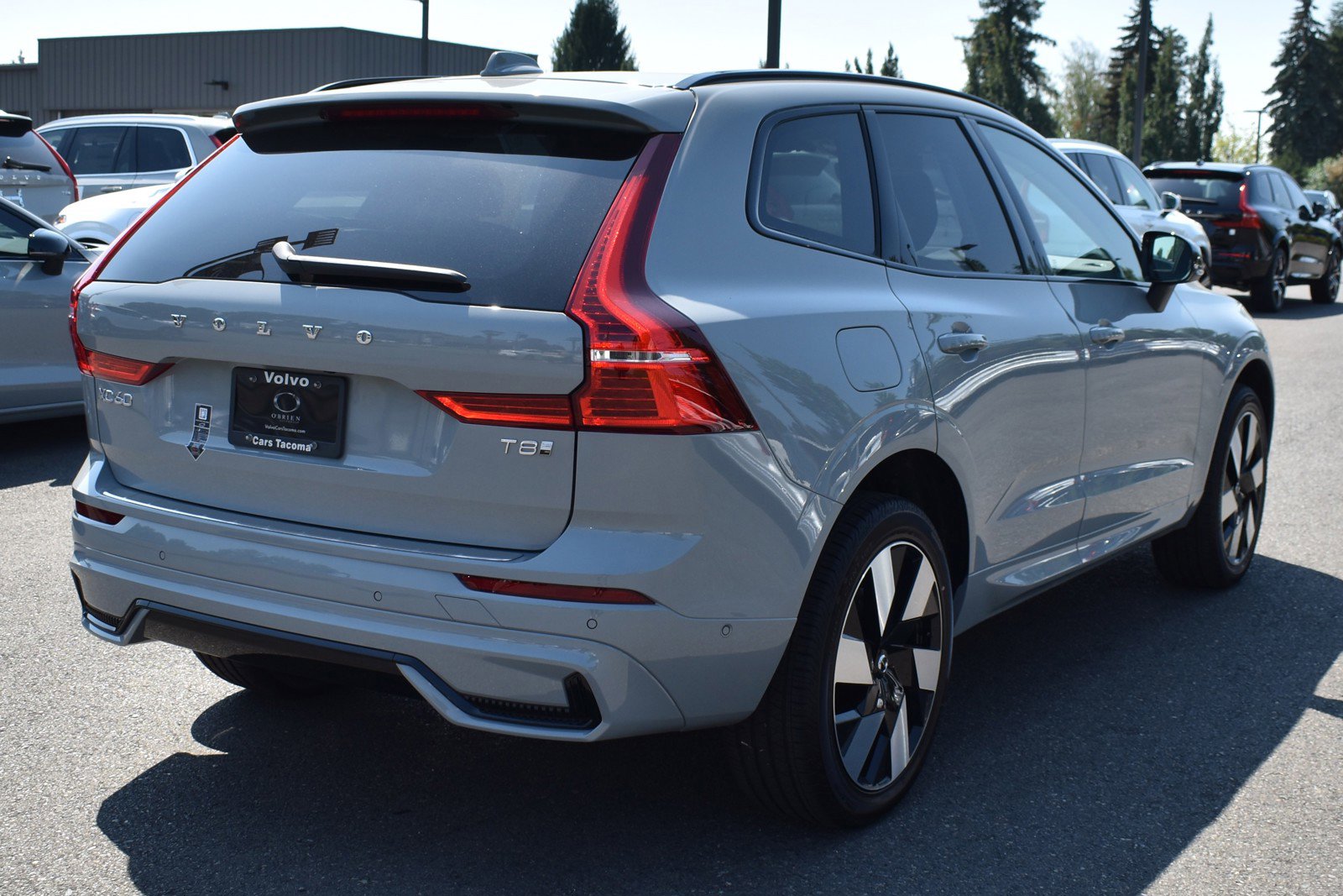 2025 Volvo XC60 T8 Plus photo 2