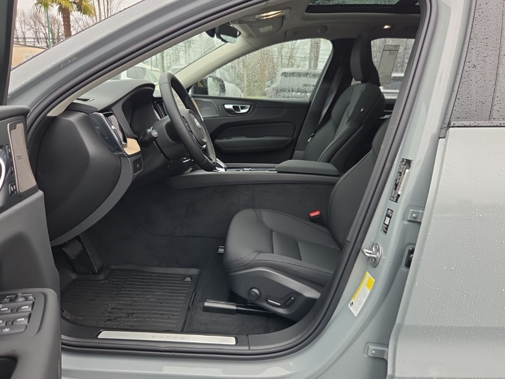 New 2026 Volvo XC60 B5 Plus SUV