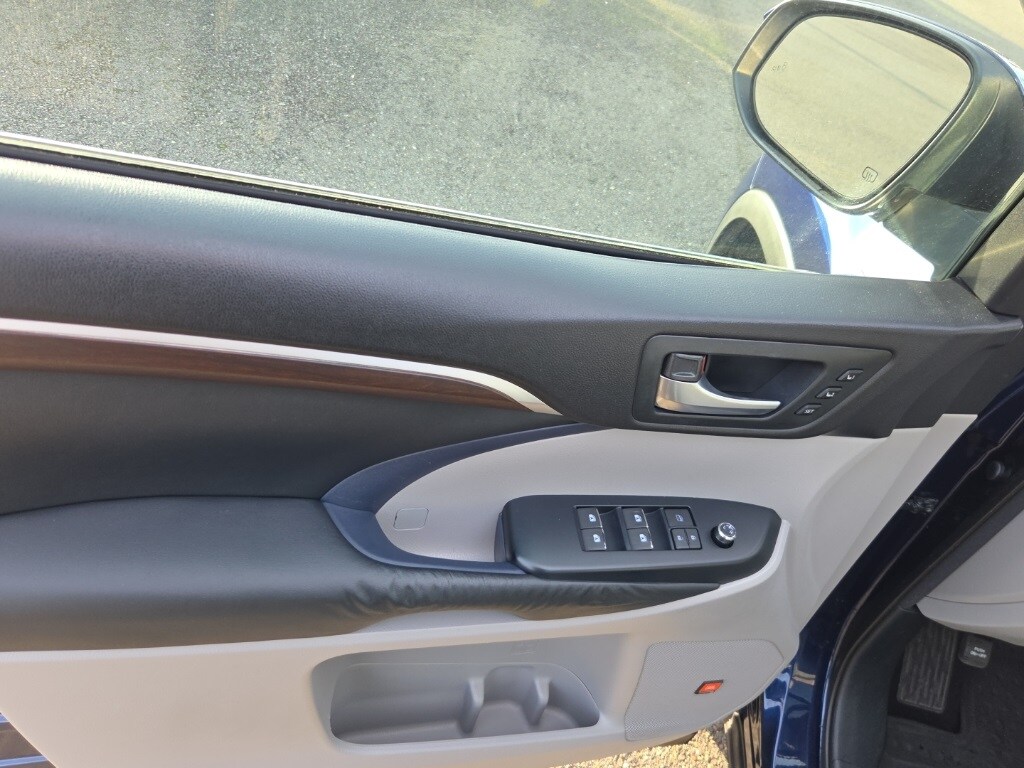 Used 2015 Toyota Highlander Limited Platinum V6 SUV