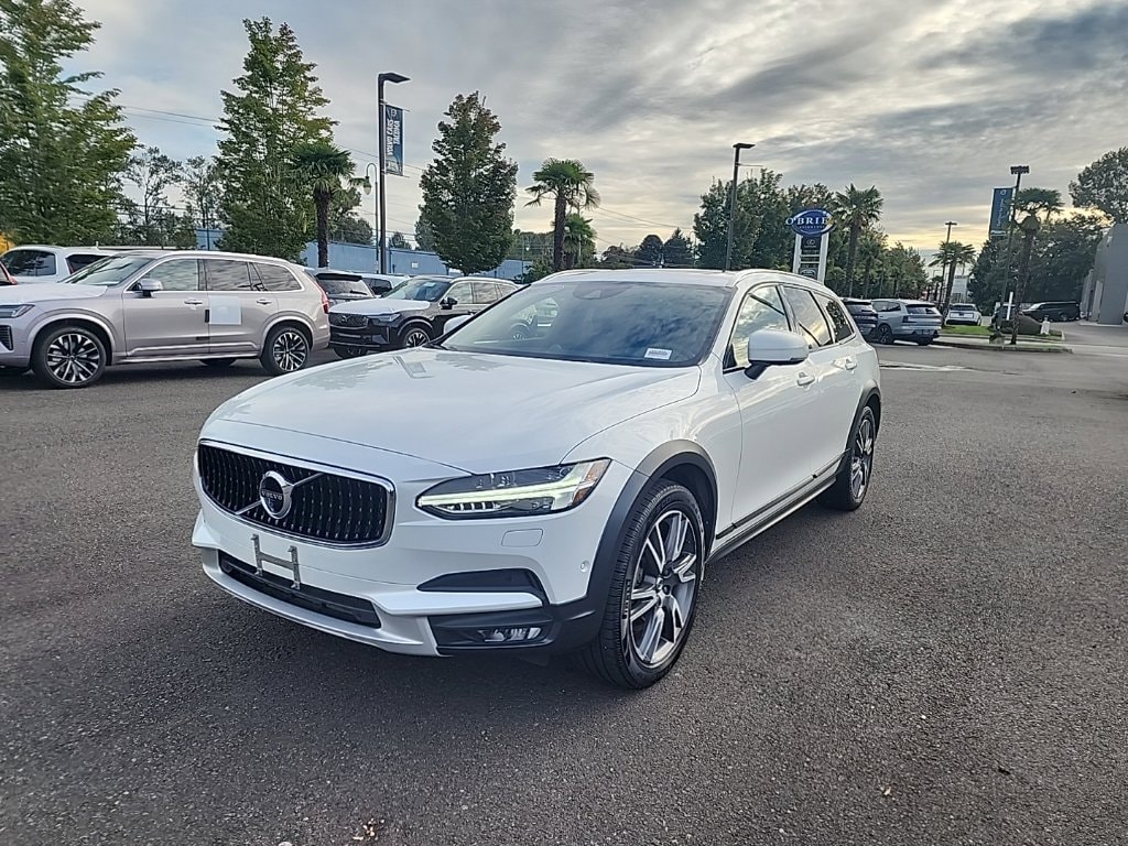 2017 Volvo V90 Cross Country