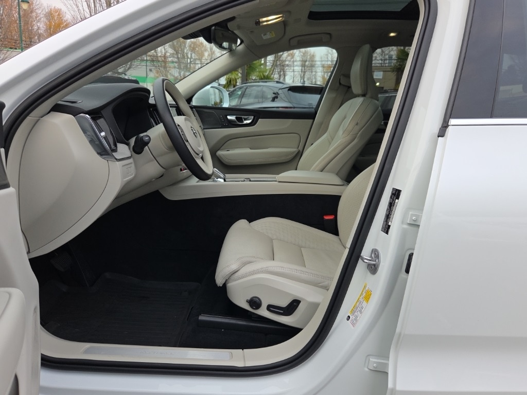 Certified 2023 Volvo XC60 Recharge Plug-In Hybrid Ultimate SUV