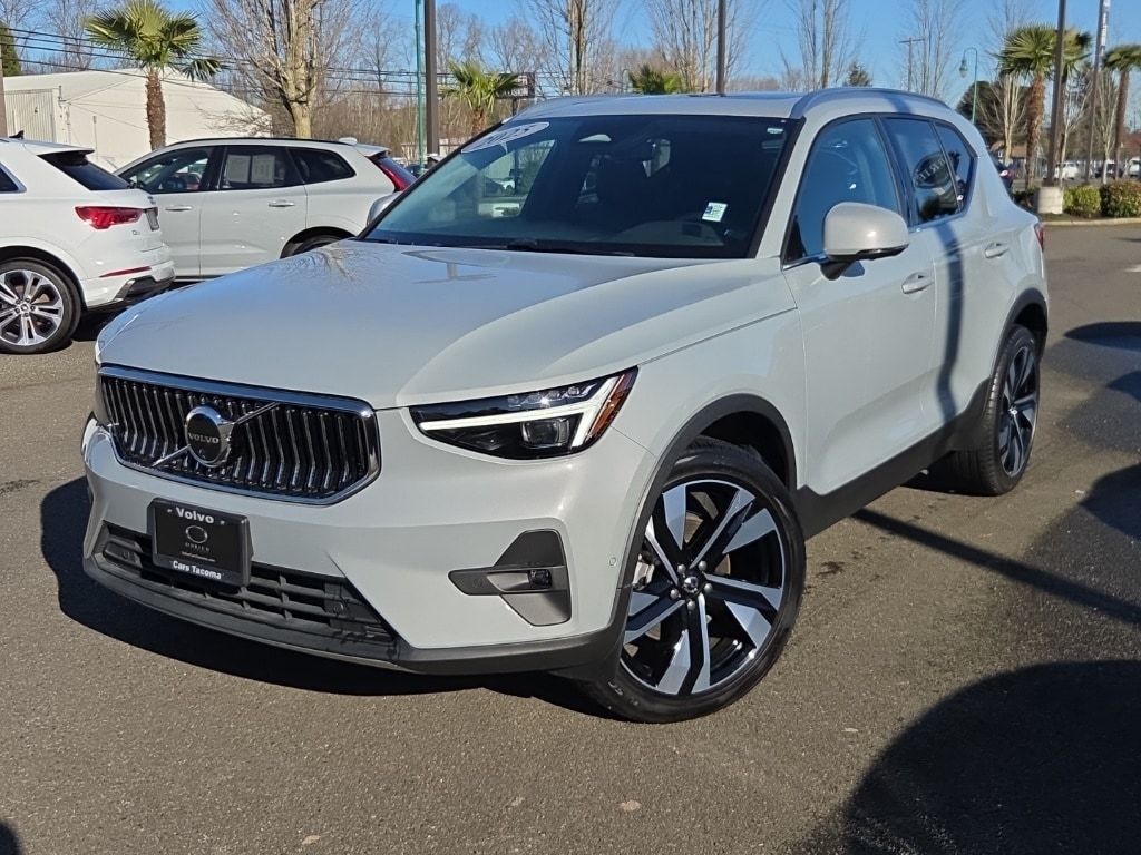 Certified 2025 Volvo XC40 B5 Plus Bright Theme SUV