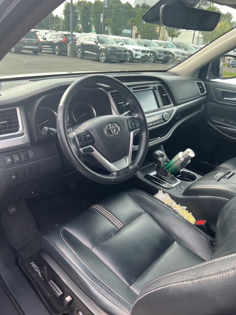2017 Toyota Highlander SE