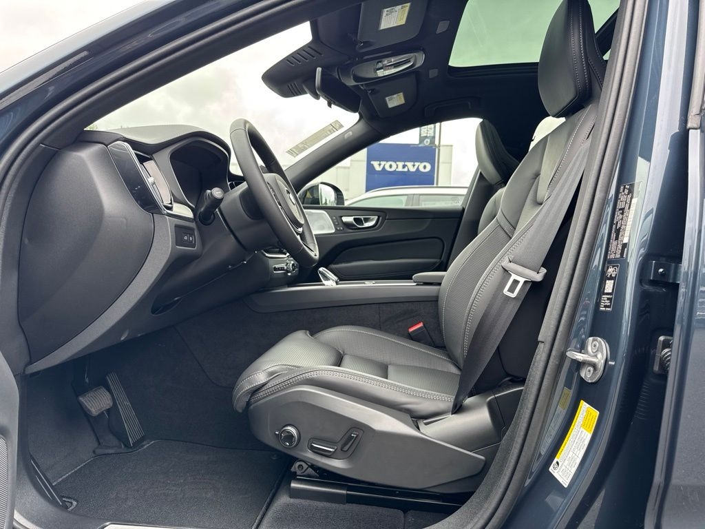 New 2026 Volvo XC60 plug-in hybrid T8 Ultra Black Edition SUV