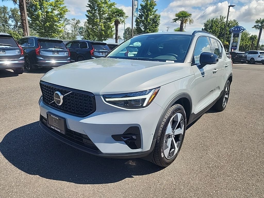 New 2026 Volvo XC40 B5 Plus SUV