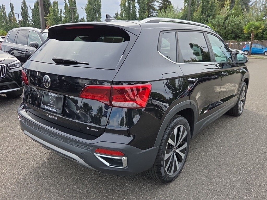 2022 Volkswagen Taos SE photo 2