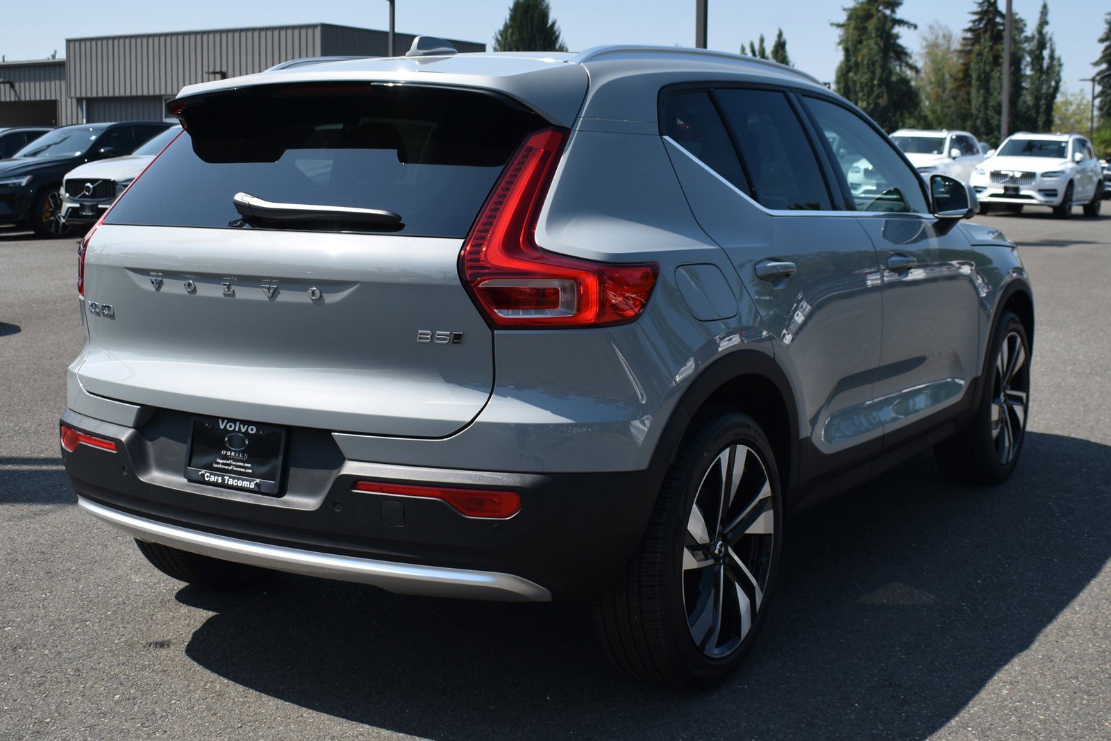 2025 Volvo XC40 Plus photo 2