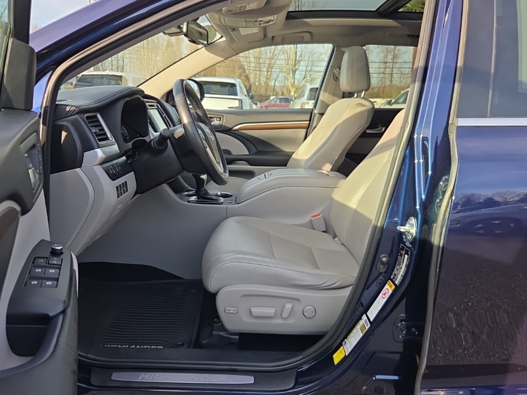 Used 2015 Toyota Highlander Limited Platinum V6 SUV