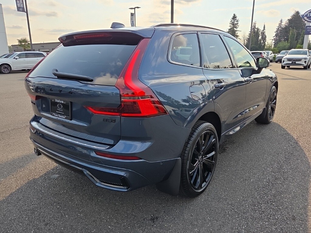2026 Volvo XC60 B5 Black Edition photo 2